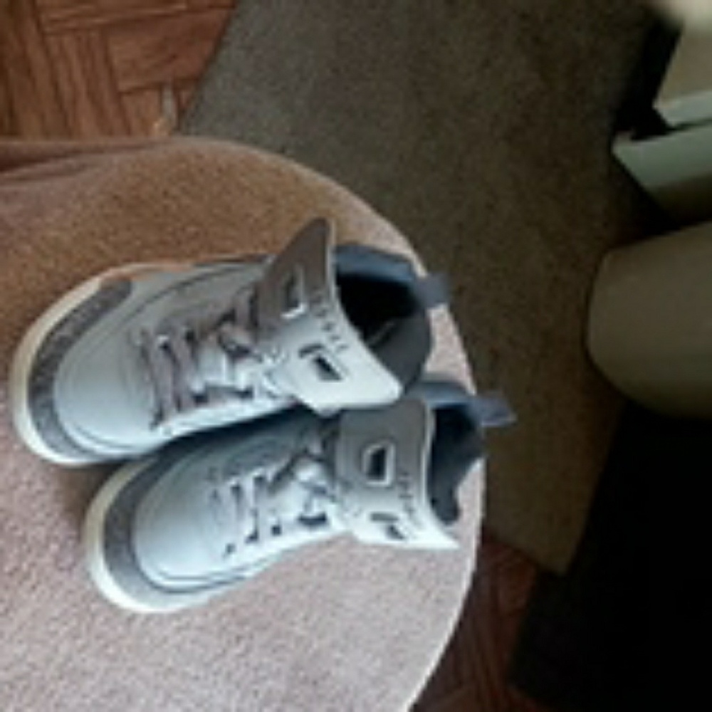 Shoes - Picture 3 of 4